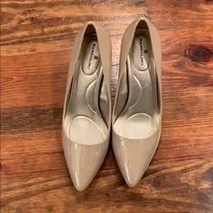 Nude pumps size 8
